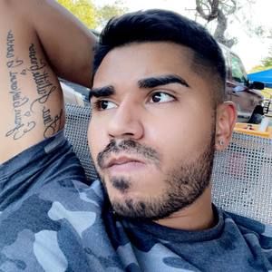 Meet your Posher, Efrain